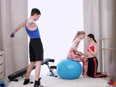 18, バイセクシャル, ブロンド, フェラチオ, 茶髪の, チン, Hd, 三人