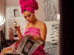 Mamada, Muñeca, Pajear, Enorme, Madres para coger, Pov, Estriptis, Tatuaje