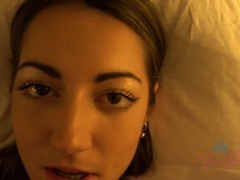 Leie, Braunhaarige, Fussjob, Freundin, Orgasmus, Muschi, Rasiert, Weibliche ejakulation