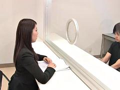 Blasen, Braunhaarige, Besamung, Behaart, Hardcore, Japanische massage, Büro, Flotter dreier