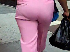 Nice vpl booty milf in pink pants