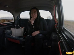 Красотки, Брюнетки, В машине, Колледж, Секс без цензуры, Лизание, Трусики, Киски