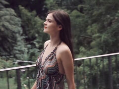 Brunette brune, Dansant, Doigter, Béant, Branlette thaïlandaise, Masturbation, Rasée, Solo