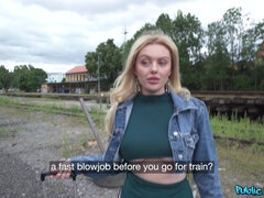 Blondine, Britisch, Schwanz, Im freien, Schlampe, Ablutschen, Tanga, Zug