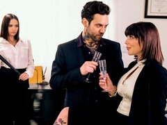 Grosse bite, Brunette brune, En levrette, Noir ébène, Talons, Interracial, Tatouage, Adolescente