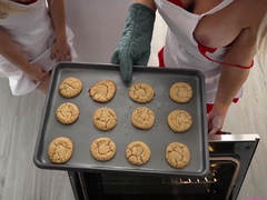 Moms Teach Sex-Stepmom Leaves Milk Out For Santa