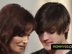 Sucer une bite, Femme couguar, Famille, Hard, Maman, Rousse roux, Fils, Tabou