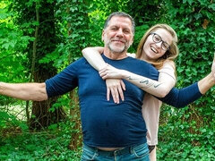 Grote lul, Pijpbeurt, Hondjeshouding, Natuurlijke tieten, Buiten, Mager, Tiener, Tieten likken