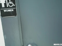 Leie, Amerikanisch, Bad, Süss, Masturbation, Geld, Pov, Titten