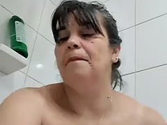 Salle de bains, Belle grosse femme bgf, Sucer une bite, Poilue, Hard, Mère que j'aimerais baiser, Douche, Belle mère