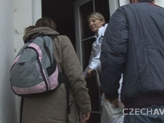 Plantureuse, Rondelette, En levrette, Double pénétration, Mère que j'aimerais baiser, Homme homme femme, Rasée, Plan cul à trois