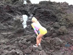 Amateur, Plage, Blonde, Exhib, Petite amie, De plein air, Fumer, Nénés