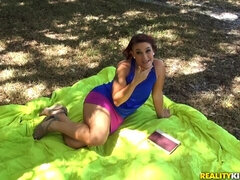 Amateur, Verga grande, Mamada, Flexible, Tetas naturales, Al aire libre, Flaco, Tetas