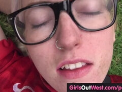 ブロンド, 指いじり, 毛深い, Hd, なめる, アウトドア, 公共, オマンコ