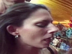 Leie, In den arsch, Blondine, Britisch, Geile alte tussi, Doppelpenetration, Interrassisch, Milf