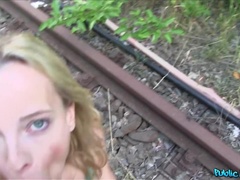 Culo, Rubia, Mamada, Corridas, Estilo perrito, Corridas faciales, Público, Tragarse