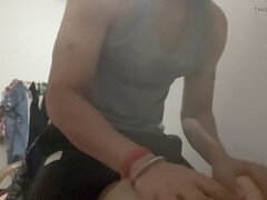 Achter de coulissen, Vriendin, Huisgemaakt, Indisch, Zoenen, Masseren, Rijpe lesbienne, Softcore pornografie