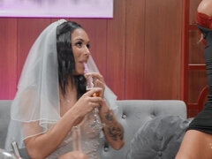 Жопа, Минет, Брюнетки, Сперма на лице, Межрасовый секс, Вечеринка, Пирсинг, Туалет