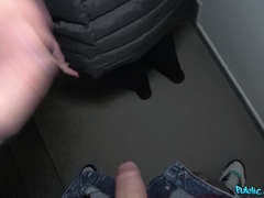 素人, お尻, フェラチオ, 浮気者, 顔射, 手コキする, アウトドア, 公共