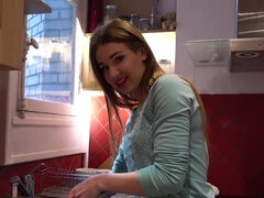 Blasen, Braunhaarige, Vollbusig, Nahaufnahme, Europäisch, Französisch, Hausmädchen, Jungendliche (18+)