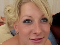 In den arsch, Tussi, Grosser arsch, Grosse titten, Blasen, Braunhaarige, Handjob, Reiten