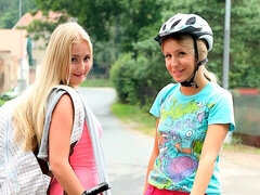 Grote kont, Grote mammen, Blond, Vingeren, Lesbisch, Likken, Ondergoed, Masturbatie