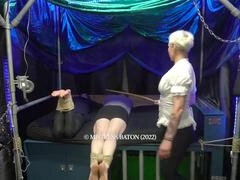 Sadomasochismus, Fesselspiele, Füsse, Weibliche domination, Milf, Hintern versohlen, Strümpfe, Gefesselt
