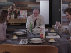 Grosser arsch, Grosser schwanz, Braunhaarige, Papi, Kehlenfick, Hd, Absätze, Milf