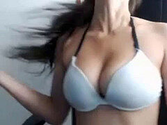 Brunette brune, Lactation, Masturbation, Chatte