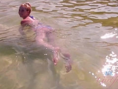 Anal, Plage, Blonde, Sucer une bite, Petite femme, Public, Rasée, Maigrichonne