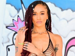 デカパイ, フェラチオ, 人形, 手コキする, 異人種間, ハメ撮り, ストッキング, ティーン