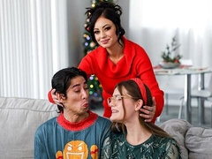 18 ans, Grosse bite, Sucer une bite, Queue, En levrette, 2 femmes 1 homme, Seins naturels, Nénés