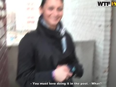 Anal, Brunette brune, Faciale, Talons, Argent, Public, Plan cul à trois
