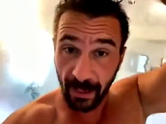 Shower for the best straight muscular daddy