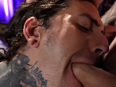 Anal, Sucer une bite, Travestis, Tir de sperme, Fétiche, Homosexuelle, Branlette thaïlandaise, Tatouage