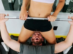 Cul, En levrette, Gym, Branlette thaïlandaise, Interracial, Rasée, Sport, Adolescente