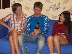 Leie, Grosser arsch, Grosser schwanz, Braunhaarige, Hundestellung, Natürlichen titten, Party, Jungendliche (18+)