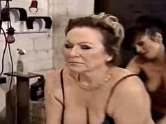 Tetas grandes, Mamada, Abuelita, Maduro, Madres para coger, Trio, Tetas