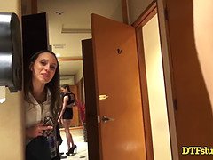 デカチン, Hd, なめる, 小柄, オマンコ, ラフ, ティーン, 三人