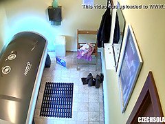 Amateur, Brunette brune, Plantureuse, Tchèque, Hd, Masturbation, Public, Solarium