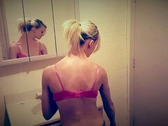Amateur, Culo, Cuarto de baño, Rubia, Penetracion con dedos