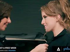 Брюнетки, Собачьи, Хд, Лесбиянка, Лизание, Натуральные сиськи, Киски, Резина