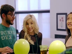 Mamada, Corridas, Estilo perrito, Penetracion con dedos, Masturbación, Pequeña, Adolescente, Voyeur