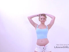 Leie, Grosse titten, Blasen, Vollbusig, Nippel, Muschi, Ablutschen, Eng