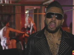 Culo, Tetas grandes, Rubia, Británico, Club, Coño, Tatuaje