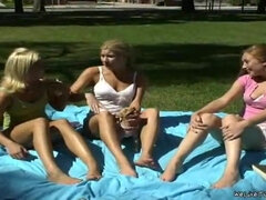 Blond, 1 man 2 vrouwen, Lesbisch, Doordringend, Mager, Lang, Tatoeage, Trio