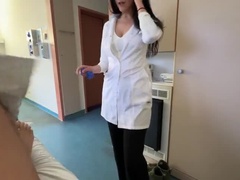 Mamada, Semen en la boca, Guantes, Pajear, Enorme, Madres para coger, Enfermera, Apretado