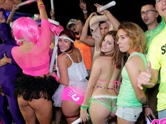 Asiatisch, Grosser arsch, Grosser schwanz, Blasen, Braunhaarige, Hundestellung, Milf, Party