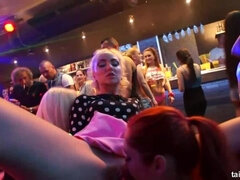Blondine, Braunhaarige, Puppe, Fingern, Gruppe, Hd, Orgasmus, Party