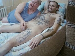 Sperma im mund, Spermaladung, Aufs gesicht abspritzen, Handjob, Anleitung, Milf, Mutti, Ablutschen